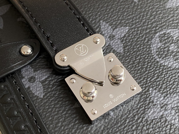 l**is V*t*n side trunk mm