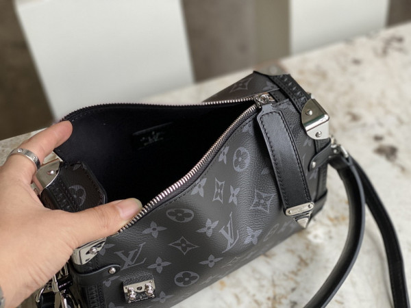 l**is V*t*n side trunk mm