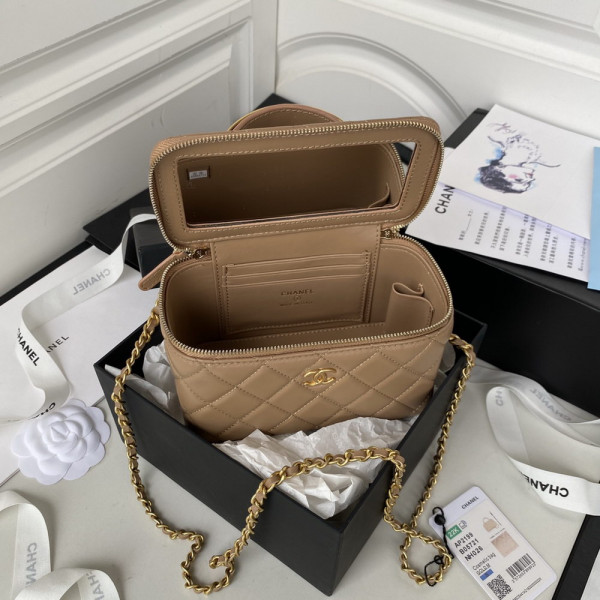 CL VANITY WITH CHAIN