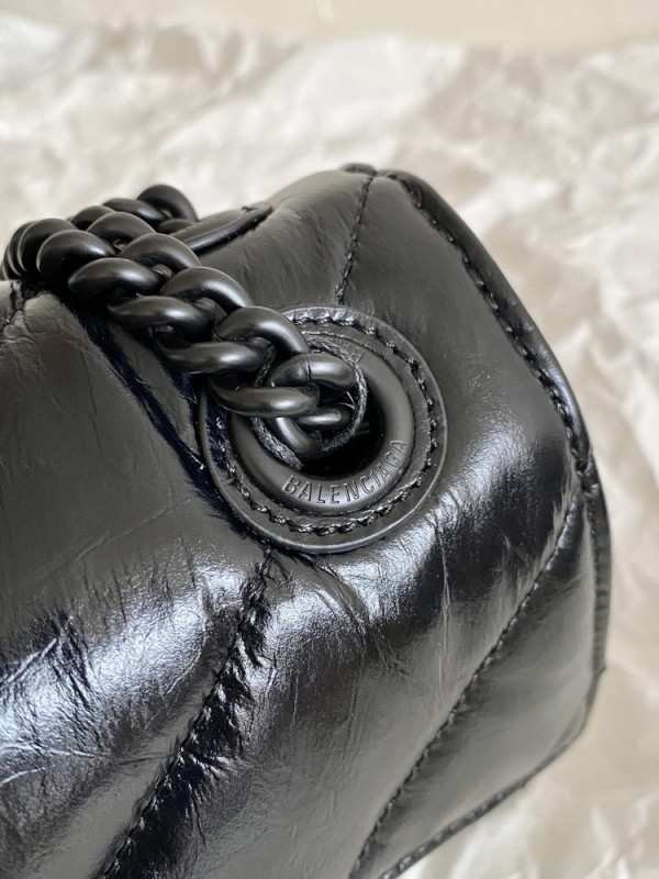 Ba*len*cia*ga crush small chain bag