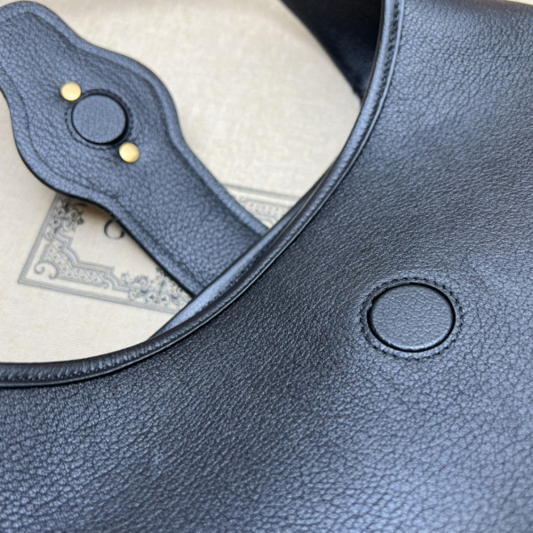 G*u*i aphrodite medium shoulder bag