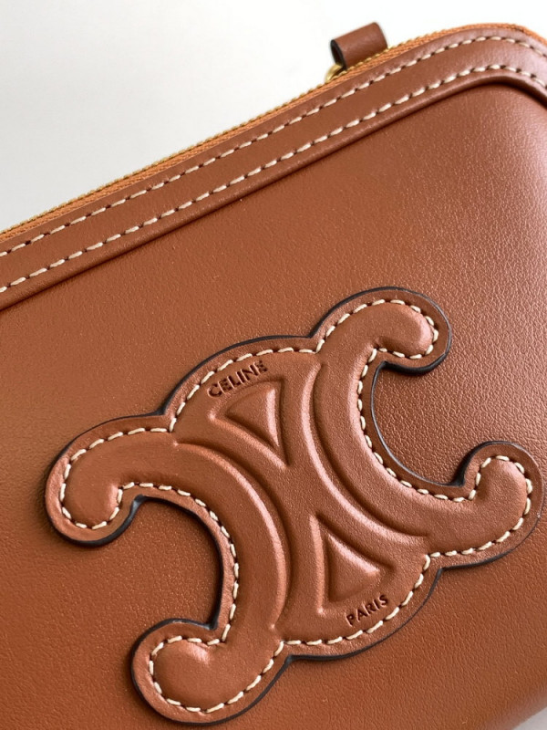 Ce**e clutch on chain cuir triomphe