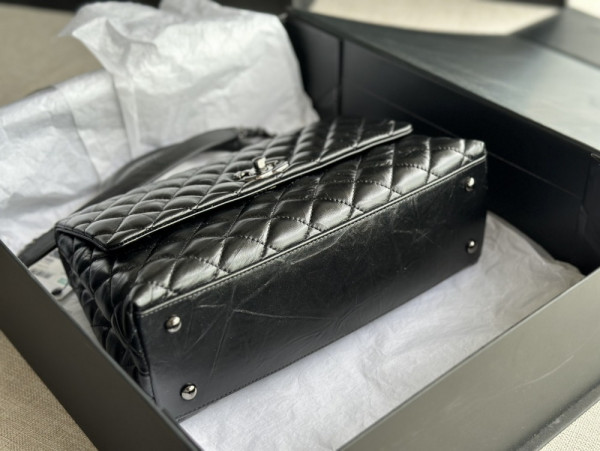 CL LARGE FLAP BAG WITH TOP HANDLE