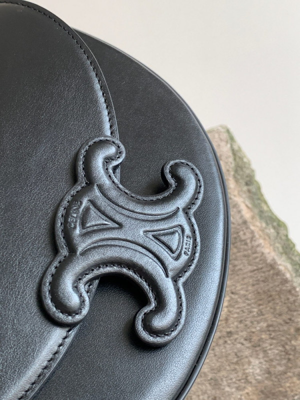 Ce**e besace cuir triomphe