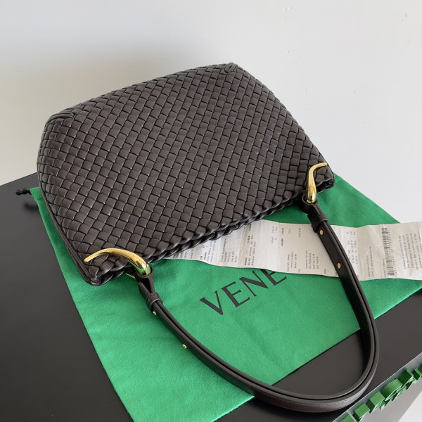 Bo*te*ga ve*ne*ta small clicker shoulder bag