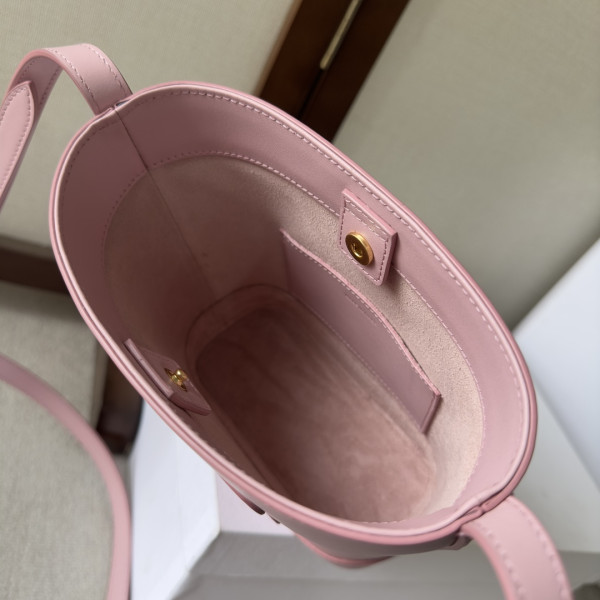 Ce**e mini bucket cuir triomphe