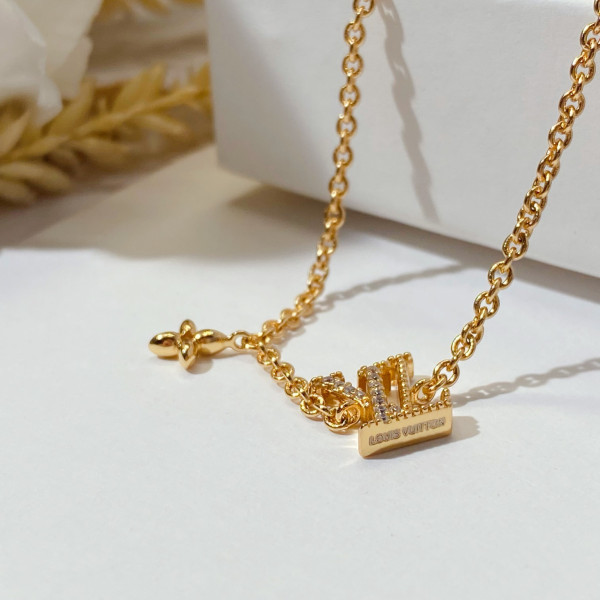 l**is V*t*n bracelet