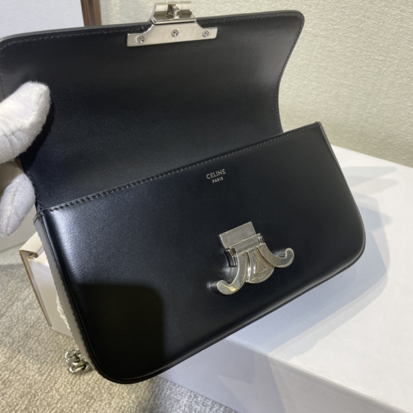 Ce**e chain shoulder bag triomphe