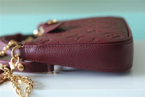 l**is V*t*n easy pouch on strap