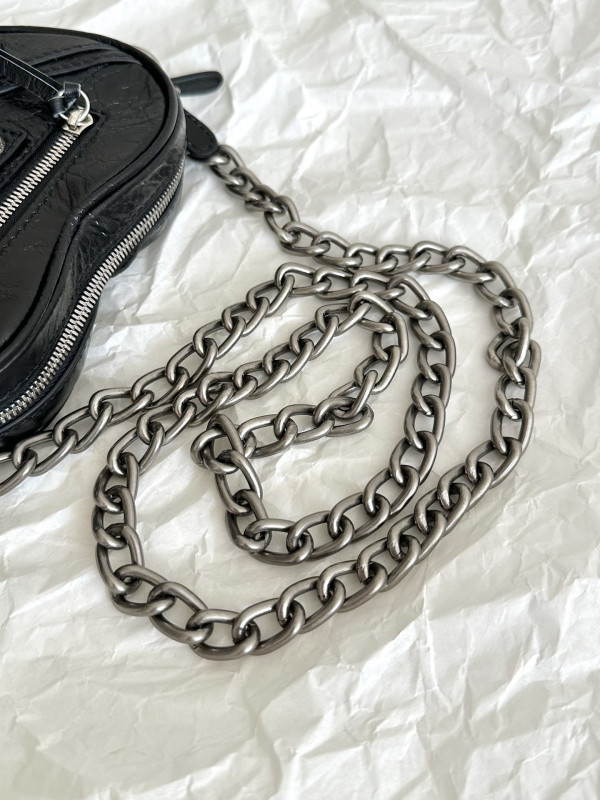 Ba*len*cia*ga le cagole heart mini metallic crinkled-leather shoulder bag