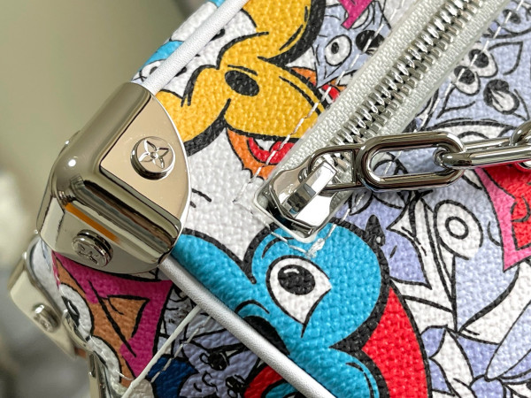 l**is V*t*n mini soft trunk