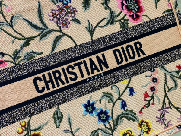 large D*or book tote