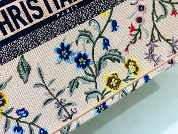 large D*or book tote