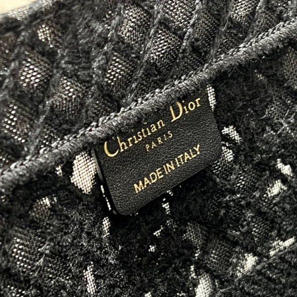 medium D*or book tote