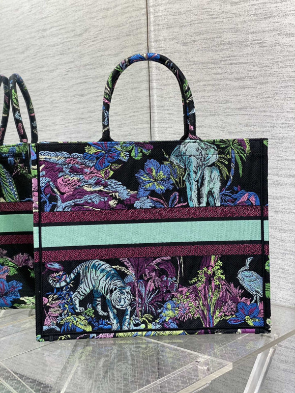 large D*or book tote