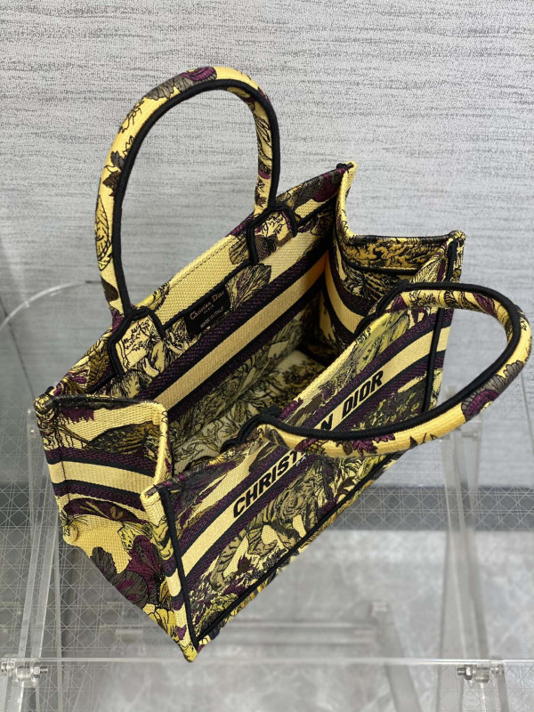 small D*or book tote