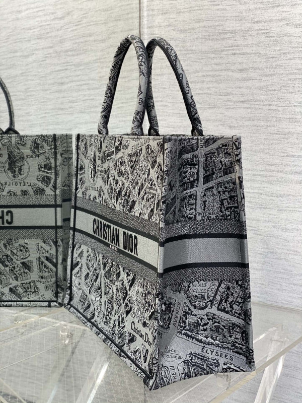 large D*or book tote