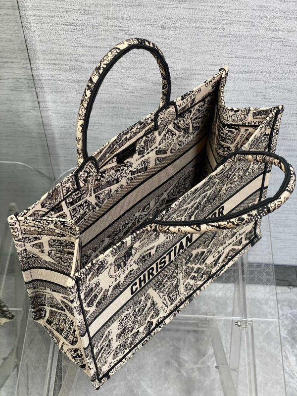 large D*or book tote