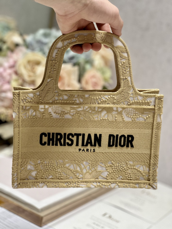 D*or book tote mini