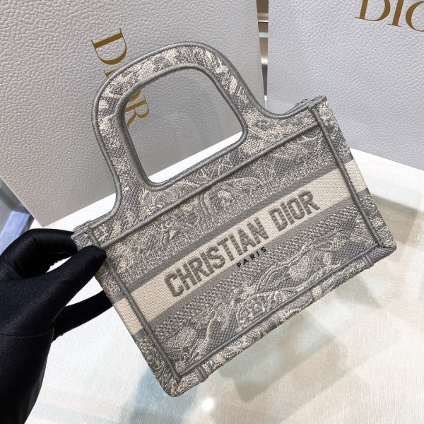 D*or book tote mini