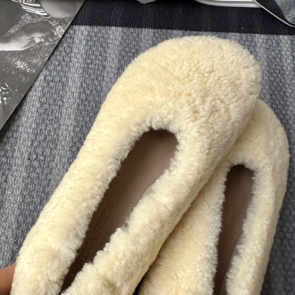 Bo*te*ga ve*ne*ta atomic shearling-trimmed ballet flats