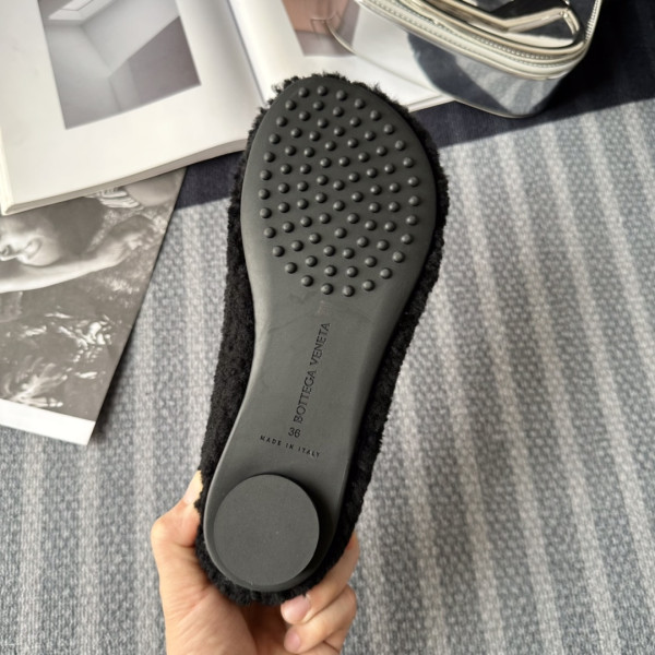 Bo*te*ga ve*ne*ta atomic shearling-trimmed ballet flats