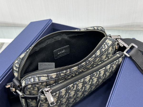 D*or saddle triple pouch