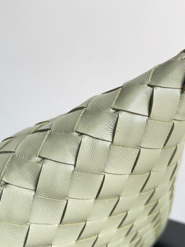 Bo*te*ga ve*ne*ta large hop