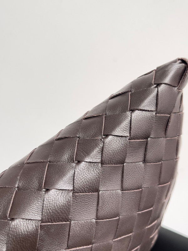 Bo*te*ga ve*ne*ta large hop