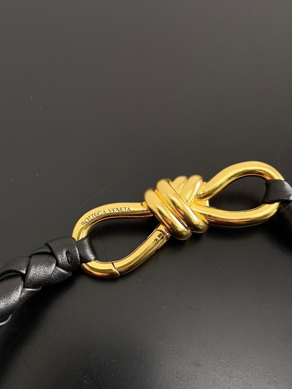 Bo*te*ga ve*ne*ta medium andiamo