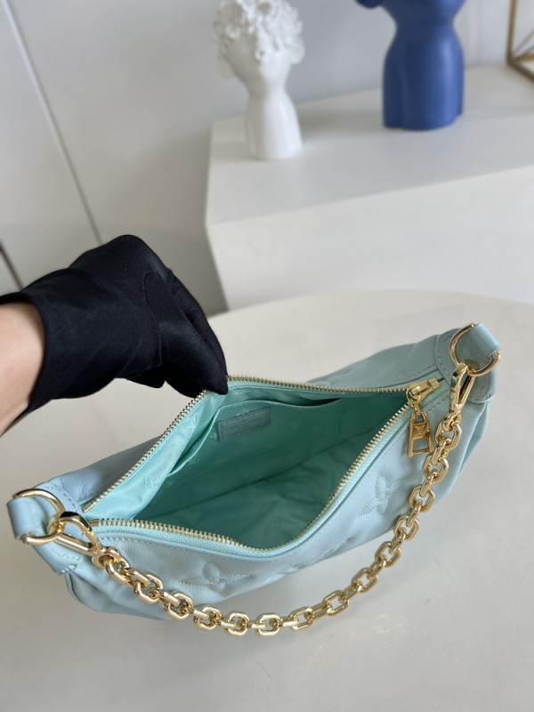 l**is V*t*n over the moon