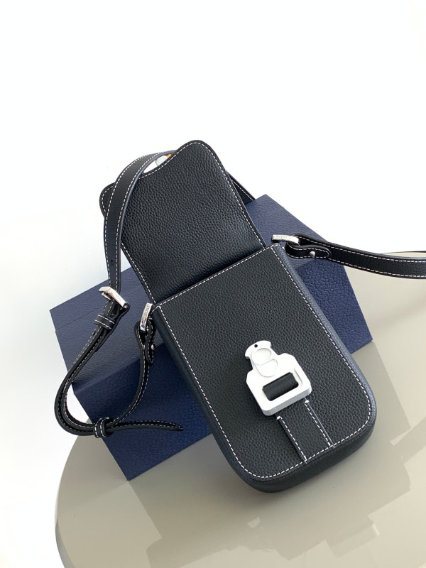 D*or saddle vertical pouch with strap