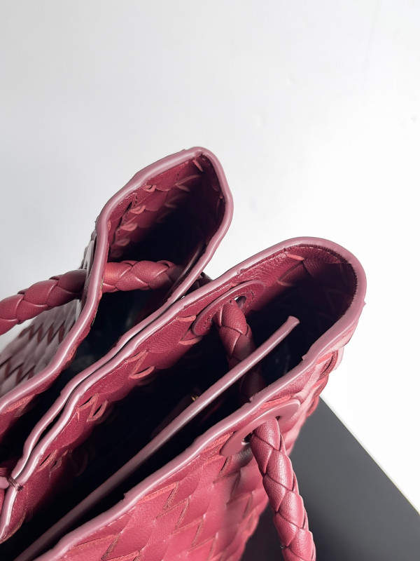 Bo*te*ga ve*ne*ta large andiamo