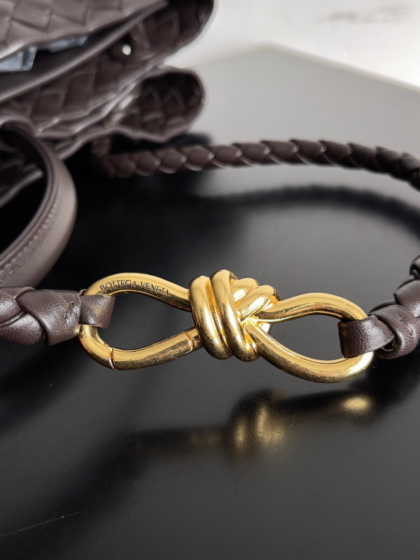 Bo*te*ga ve*ne*ta large andiamo