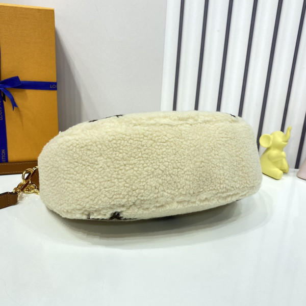 l**is V*t*n over the moon