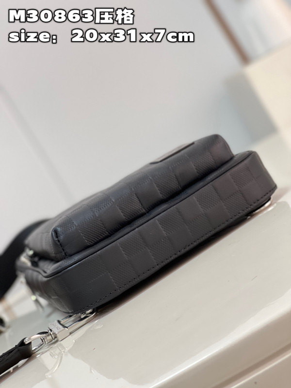 l**is V*t*n avenue slingbag nm