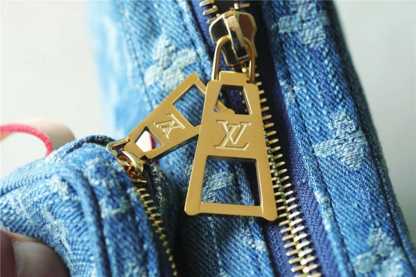 l**is V*t*n croissant mm