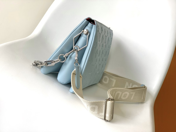 l**is V*t*n coussin pm-26*20*12cm