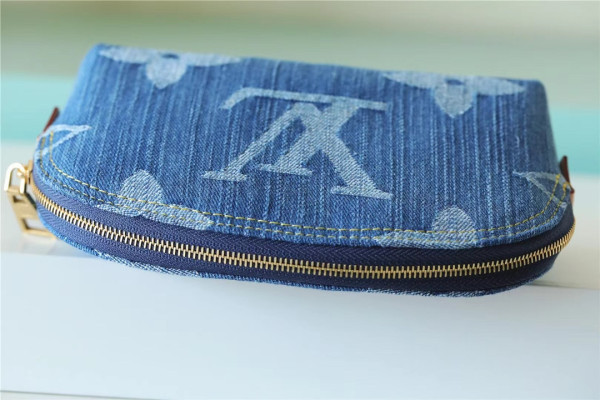 l**is V*t*n pochette cosmétique pm