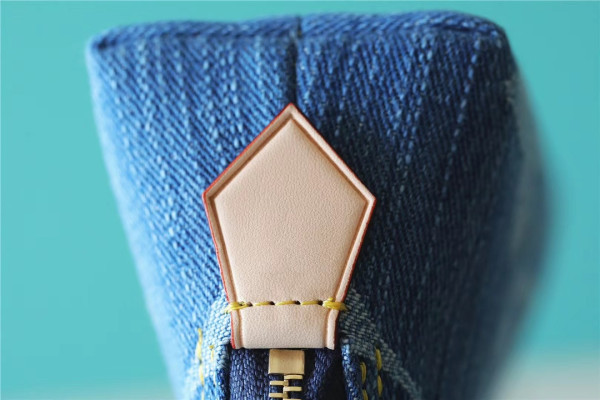 l**is V*t*n pochette cosmétique pm