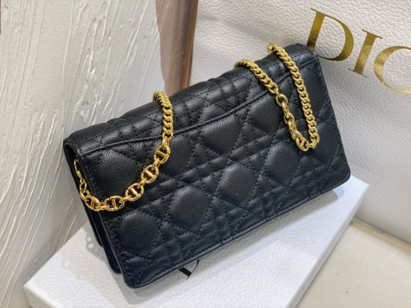 D*or caro pouch with chain