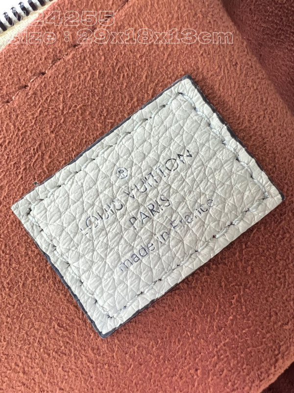 l**is V*t*n hand it all pm - 29 x 18 x 13cm