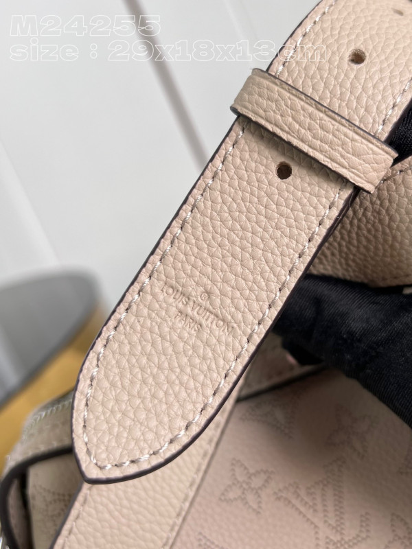 l**is V*t*n hand it all pm - 29 x 18 x 13cm