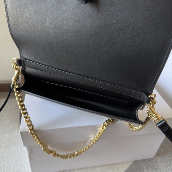 Ce**e chain shoulder bag triomphe