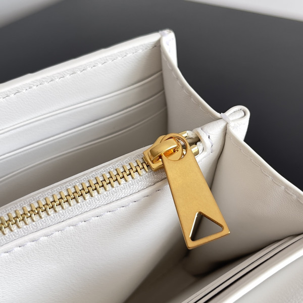 Bo*te*ga ve*ne*ta andiamo - 19*11.5*3cm