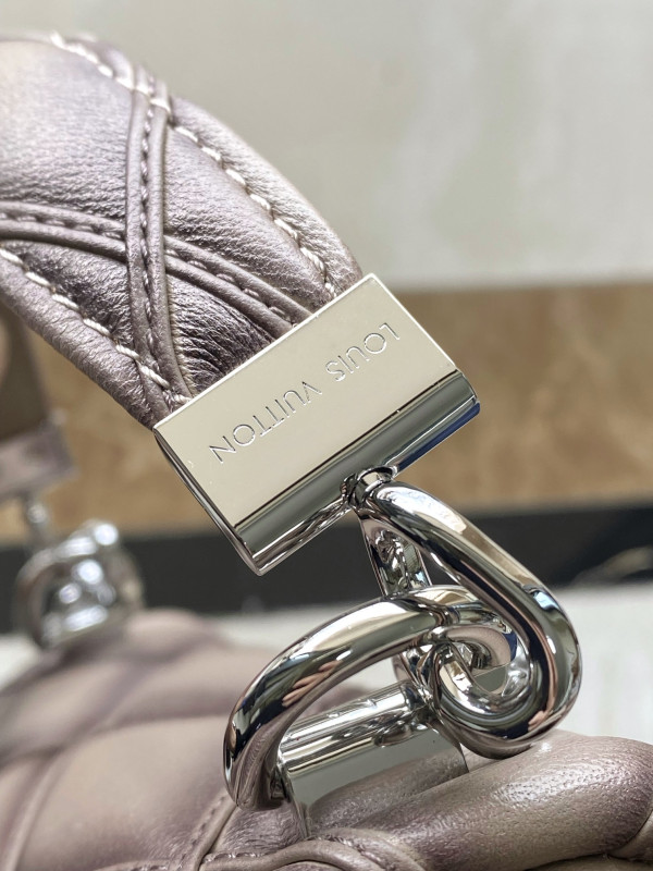 l**is V*t*n go-14 mm