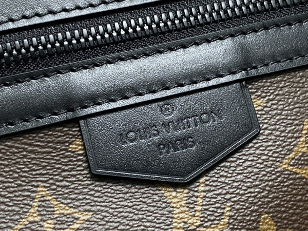 l**is V*t*n trail messenger-31*22*11cm