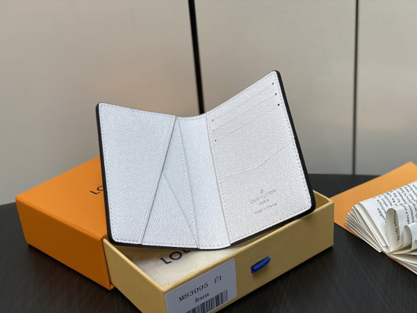 l**is V*t*n pocket organizer-7.5*11.1*1 cm