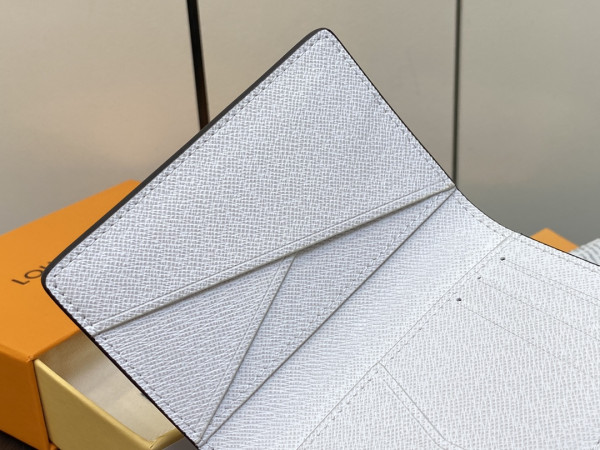 l**is V*t*n pocket organizer-7.5*11.1*1 cm