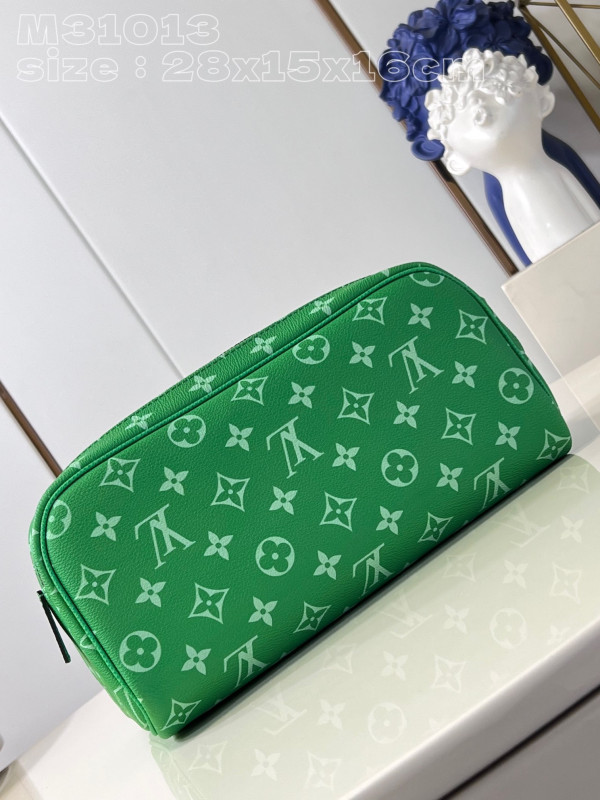 l**is V*t*n dopp kit -28*15*16.5cm